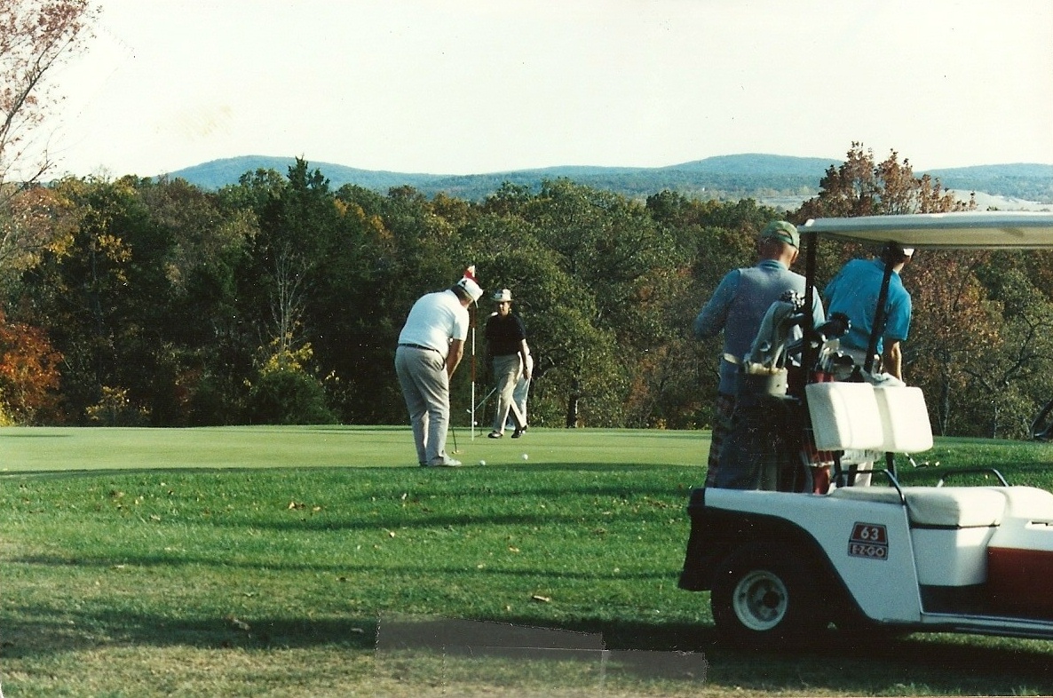 1992-tdl  mills with tough downhill putt --- hole 9 valley course