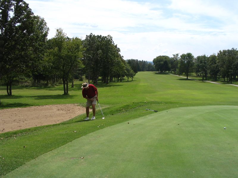 2008 TDL--Baldus chipping onto 18th