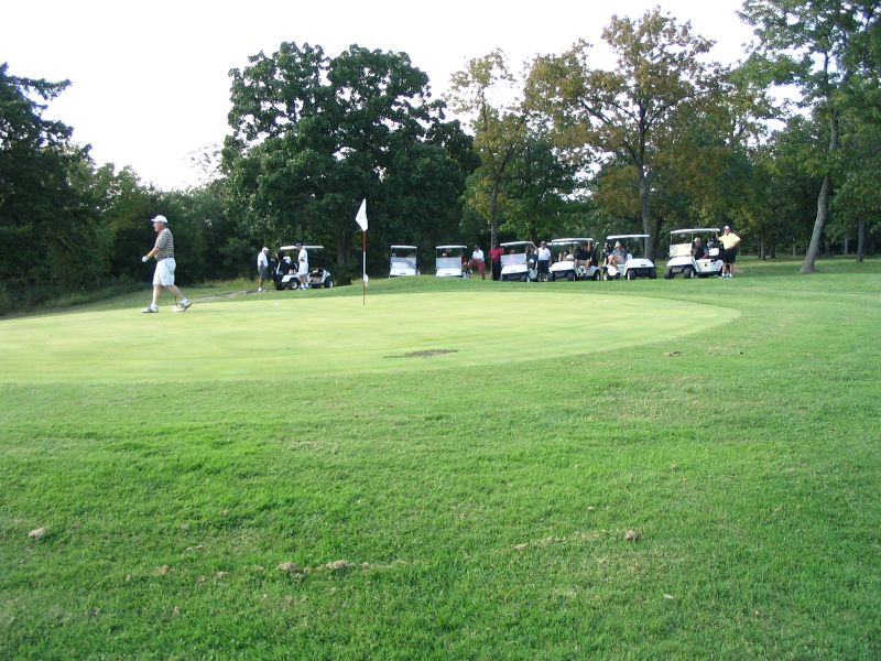 2008 TDL--valley course--Hornak looking over putt