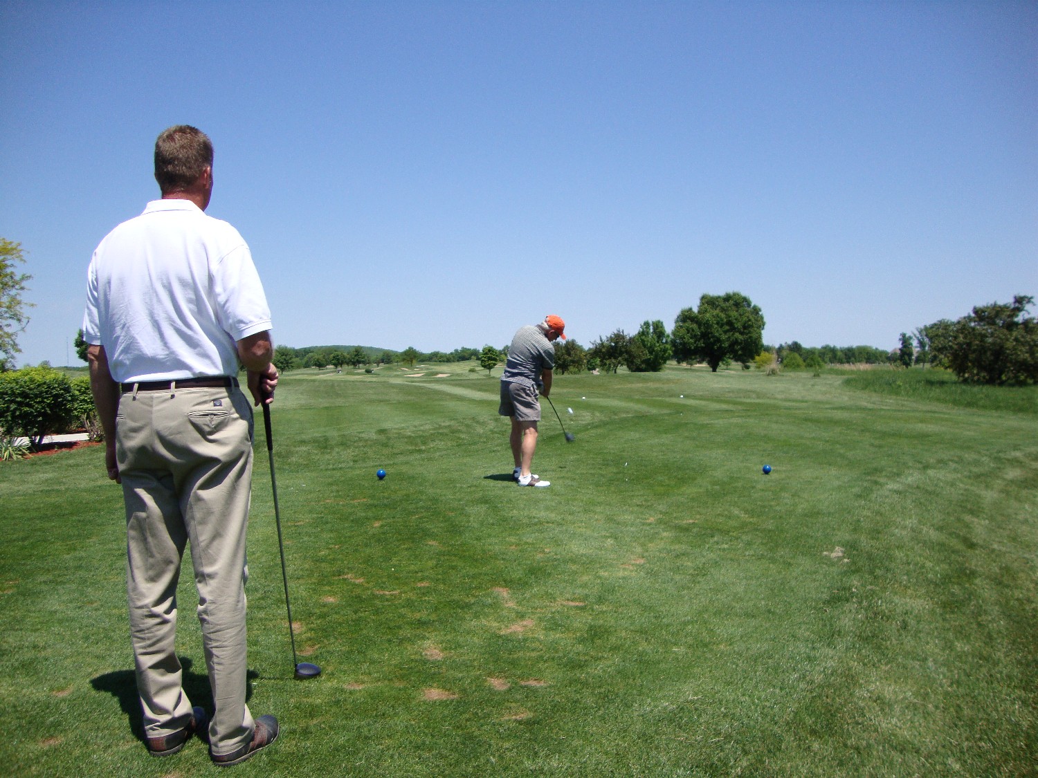 2010 Crown Pointe--John Perulfi 1st tee of scramble--Tony Johnson