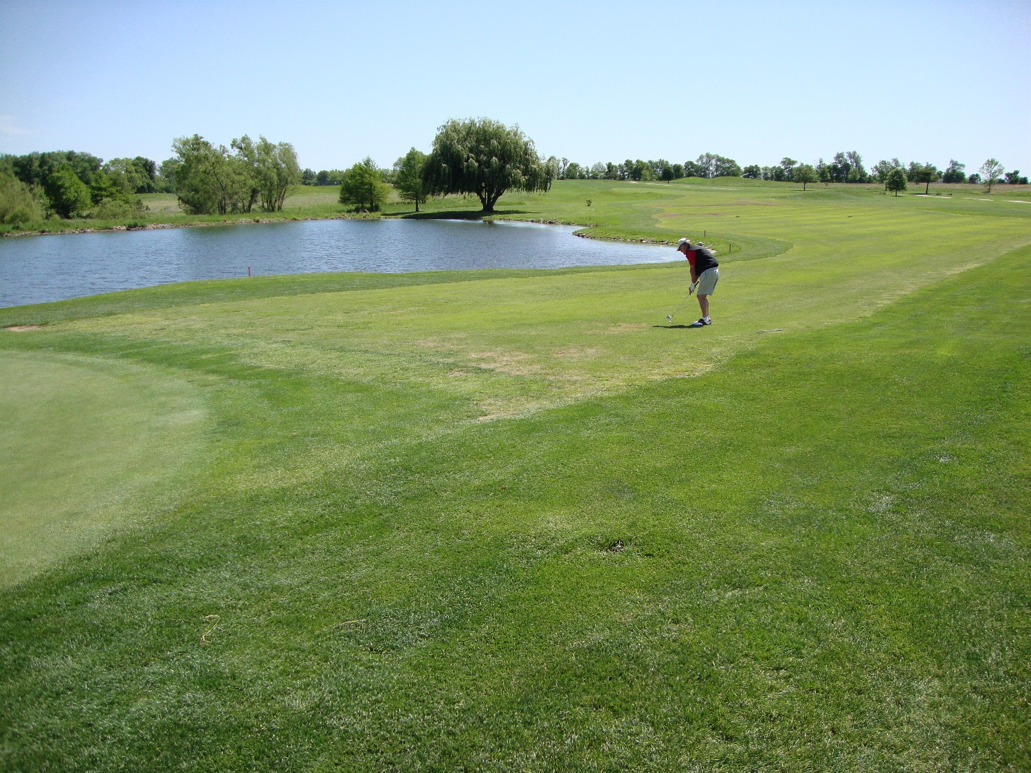 2010 Crown Pointe--Sutton pitching to 5th green in practice round