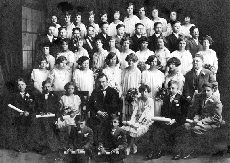 Evelyn-Uncle Bill Confirmation Class 1924-TR2ndfrom right-Row2,2ndfrom left